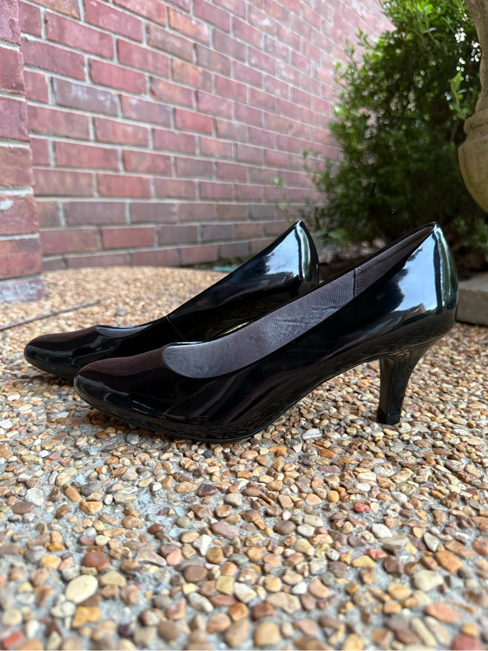 Life Stride Black Patent Parigi Pumps/Heels - Size 8 (GUC)